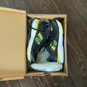 NIB New Balance Boys Sneakers
